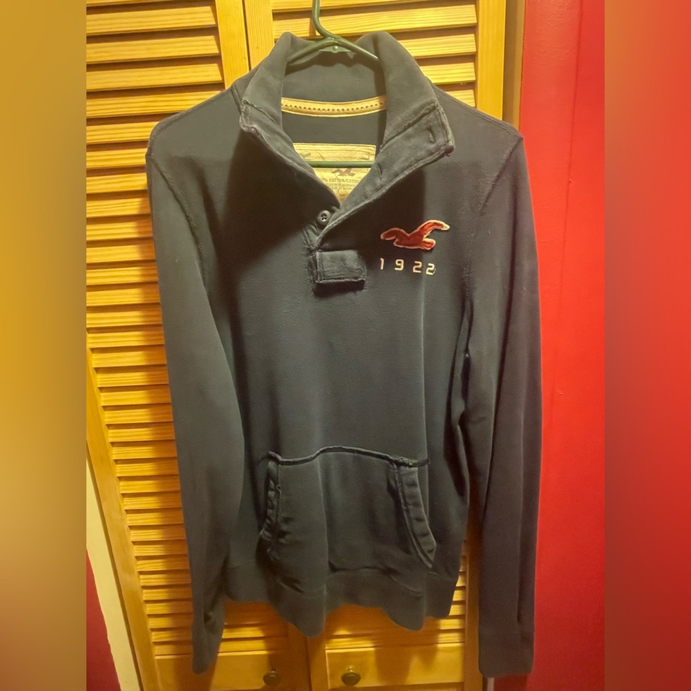 Hollister Pull Over